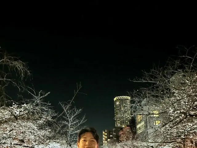 「SHINee」ミンホ、日本で夜桜見物