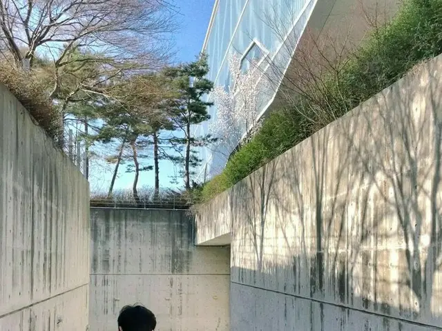 「BTS（防弾少年団）」RM、あいかわらず展示会を見て回る文化生活を満喫…“僕はよく過ごしています”