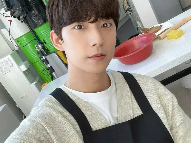 「B1A4」ゴンチャン、思わず見とれてしまうイケメンビジュアル…“ウォニョンと一緒で幸せな金曜日”