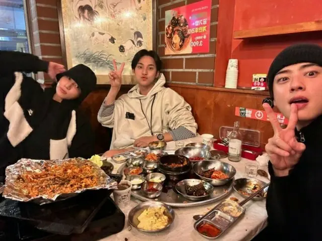 チャウヌ（ASTRO）＆ジョングク（BTS）＆ミンギュ…97LINEでお肉パーティー「良い夕食♥」