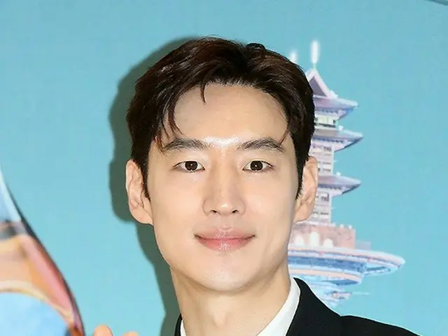 【フォト】俳優イ・ジェフン、ウイスキーブランドのイベントに参加…さわやかなあいさつ
