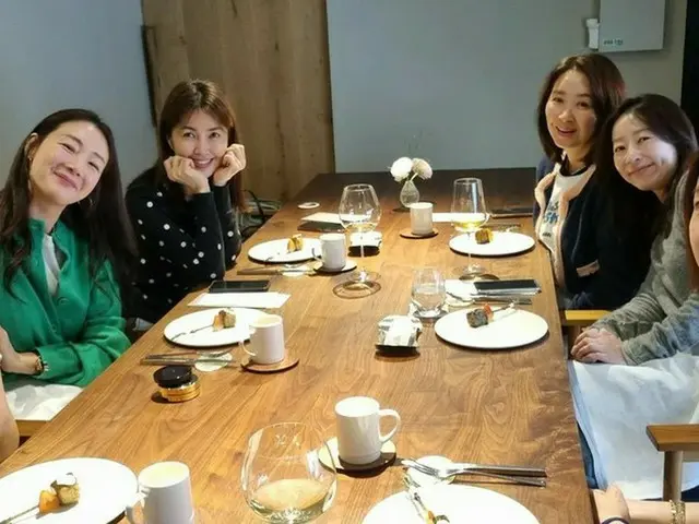 韓国の代表的な女優たちが一堂に…40代後半のチェ・ジウが末っ子