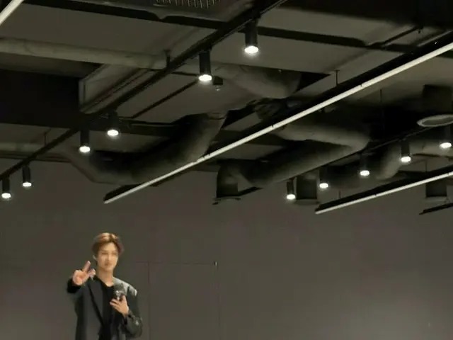 「SHINee」テミン、練習室でピース…顔もハッキリ見せて～