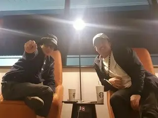 俳優チェ・ウシク＆ヒョン・ボンシク、空港でツーショット…“コーヒーおごってあげた”
