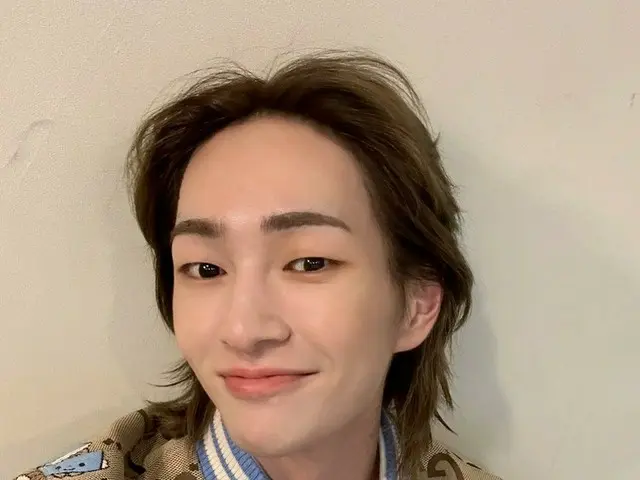 「SHINee」オンユ、グッチのブルゾン着て優しい笑顔