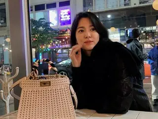 女優ソン・ヘギョ、「百想芸術大賞」で最優秀演技賞を受賞してニューヨークへ…モノクロでもカラーでも女神美貌