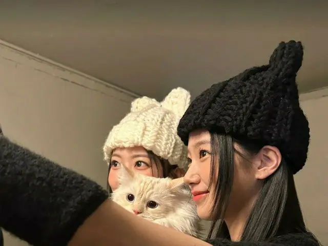 「LE SSERAFIM」カズハ、サクラ（宮脇咲良）と一緒に白黒猫耳帽子でかわいさ爆発