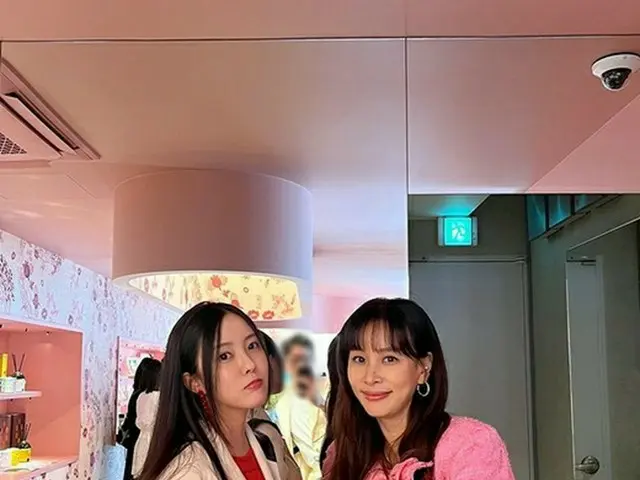 「T-ARA」ヒョミン、コ・ソヨンと17歳差を超えた“美貌の親友”