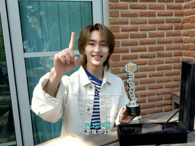 「SHINee」オンユ、「K-POPの中心」の1位トロフィーとHANTEOチャートの認証牌のUNBOXING映像を公開（動画あり）