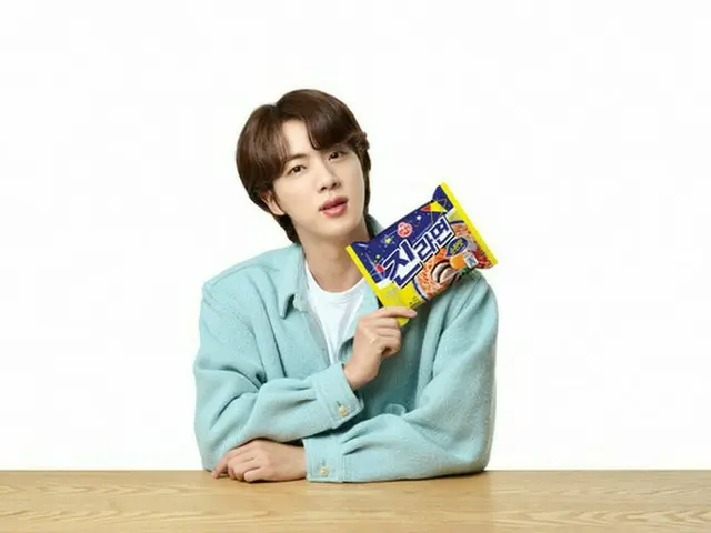 「BTS（防弾少年団）」JIN、セレブが最も撮りたい広告1位の「ラーメン」で人気を証明