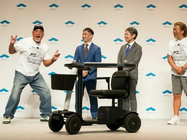 武藤敬司に続き、免許を持たない長州力も近距離モビリティWHILLを愛車に！