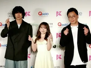 矢吹奈子はロングワンピ、PENTAGON・YUTOはジャケット姿　古家正亨とレッドカーペット
