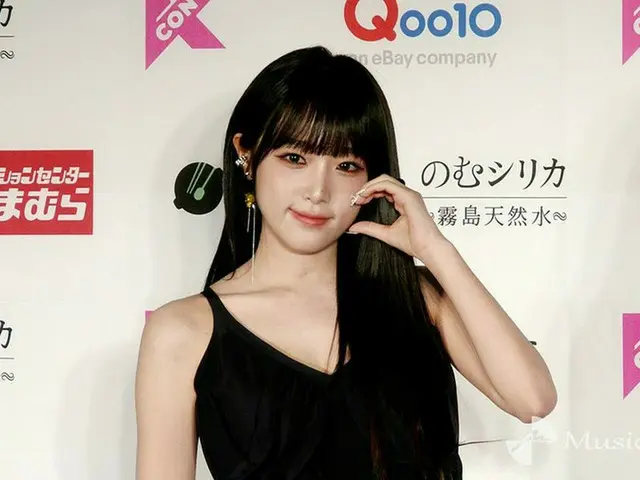 IZ*ONE出身イェナ、キャミドレスで美脚見せ　ピースサインで愛嬌たっぷり
