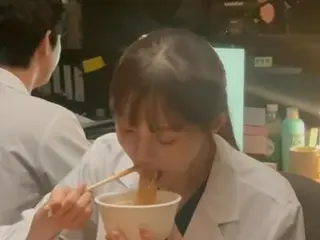 女優イ・ソンギョン、ラーメン食べる姿を誰かが盗撮！？