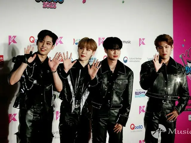 AB6IX、ロックファッションでカチッと　クールにレッドカーペット