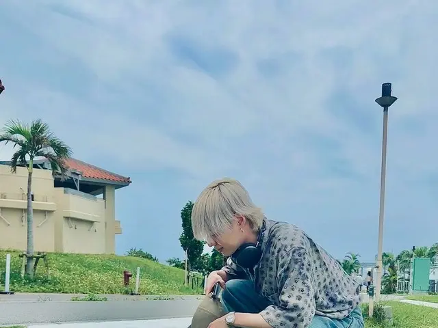 「SHINee」テミン、四つ葉のクローバーを探してる？…“Photographed by Key”