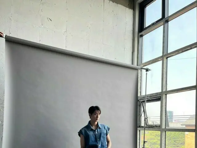 「B1A4」ゴンチャン、グラビア撮影ビハインドを公開…シックな魅力