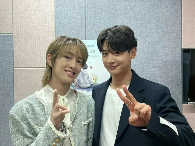 「SHINee」オンユ＆ミンホ、「ピチナ芸術祭」出演認証ショット…ピ～ス！