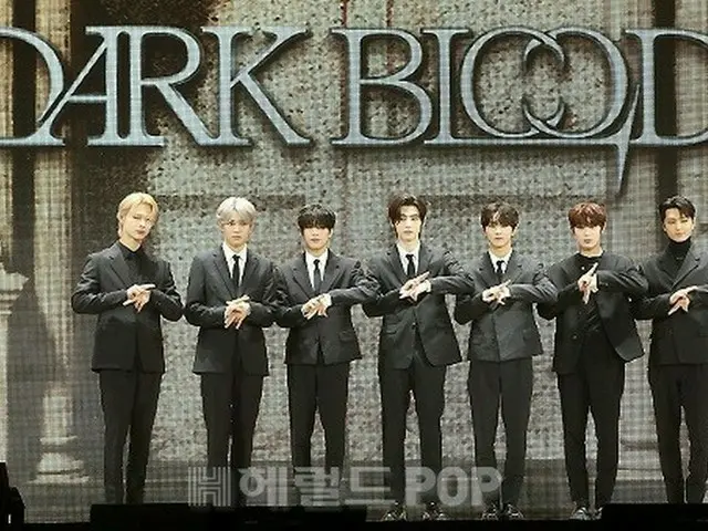 【フォト】「ENHYPEN」、「DARK BLOOD」でカムバック…“ダークセクシー期待してください”