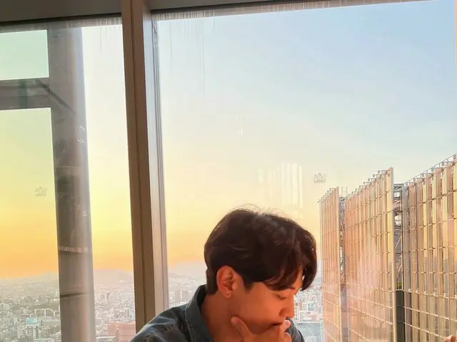 「SHINee」ミンホ、素敵な食事で「EXO」スホの誕生日をお祝い？