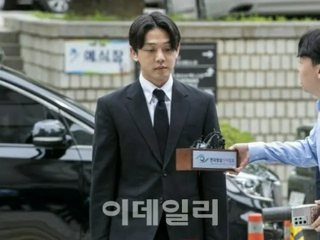 ユ・アインが法廷出席中