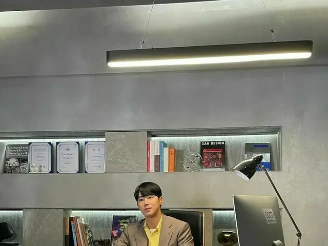 「東方神起」ユンホ、「私たちの人生レース」の撮影ビハインドを公開…“今週もレース”