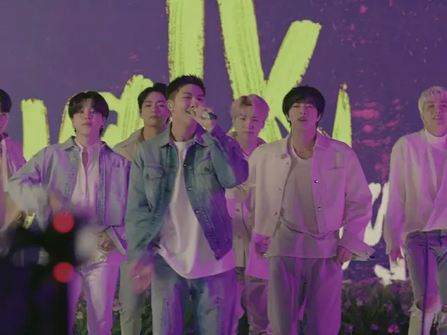 大好評につき期間延長！ BTS他K-POPグループ9組の「D’FESTA THE MOVIE」オリジナルパネルが三省堂書店池袋本店にて出現！ オリジナル限定特典「キラキラしおり」も大好評実施中