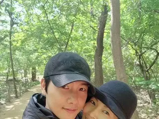 俳優イ・サンウ♡女優キム・ソヨン、ラブラブなお散歩デート「歩くのにいい日」