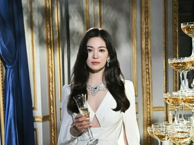 女優ソン・ヘギョ、女神ビジュアルでパリを魅了