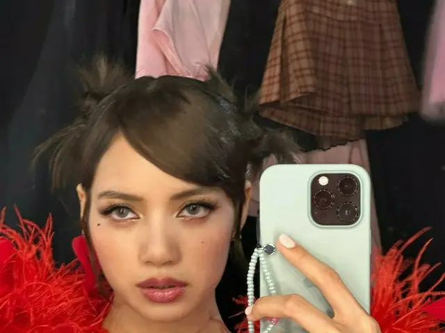 「BLACKPINK」LISA、メルボルンでのバックステージを公開…破格的なステージ衣装姿も完ぺき