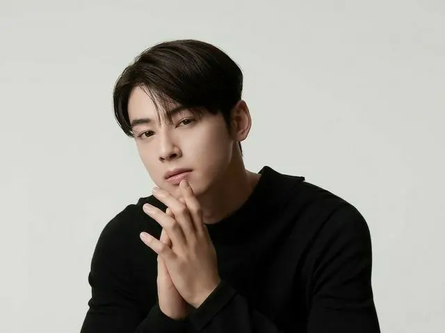 「ASTRO」チャウヌ、オールブラックファッションでシックでスマートな魅力