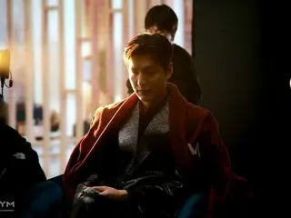 俳優イ・ミンホ、シックな皇帝ビジュアル…広告撮影ビハインドを公開