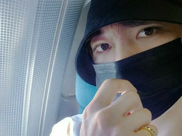 ジェジュン、目だけが見えてもイケメンさは変わらない…”マスクをしてもビジュアルショック”