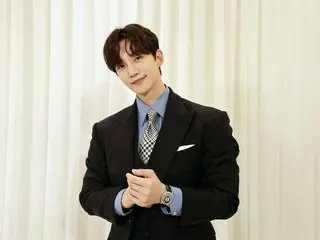 ジュノ（2PM）、パラシュートに乗って訪ねてきた確信の“キング”…スーツ姿に視線釘付け