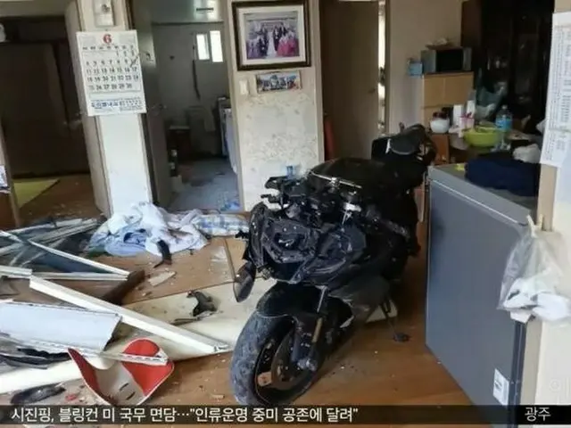 バイクが家の中まで疾走…