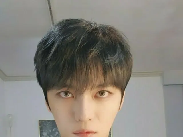キム・ジェジュン、新ミラー自撮りショットを公開…“最近これ流行ってるって！？”