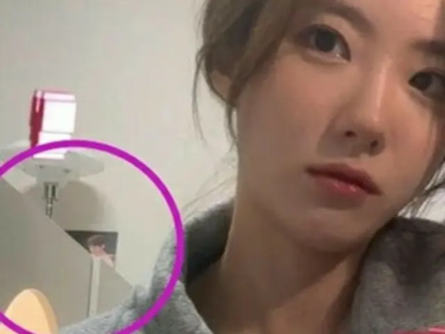 「宇宙少女」ルダの部屋に「Golden Child」ボミンの写真？