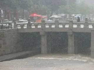 韓国で集中豪雨…