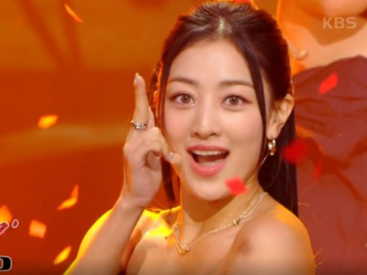 TWICE」ジヒョ、「ミュージックバンク」でソロで初めての1位…“とても