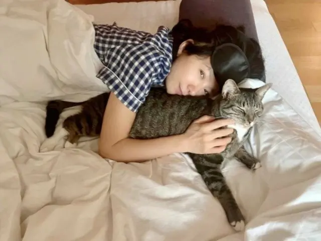 女優キム・ヒエ、20代のようなスッピン、愛猫との日常公開