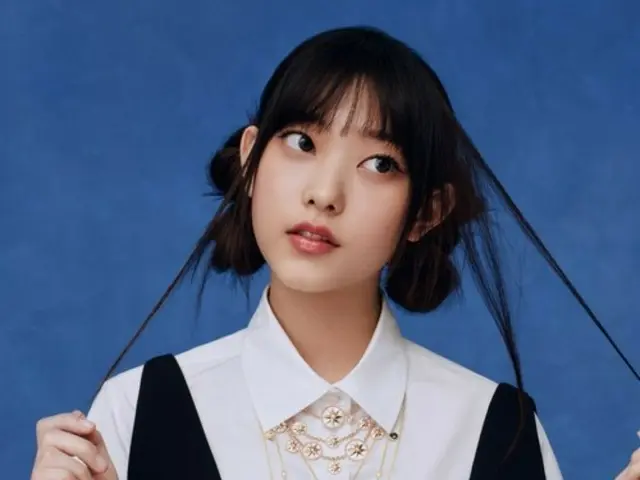 「NewJeans」ヘリン、魅惑的なビジュアル…星のようにキラキラ輝かくグラビア