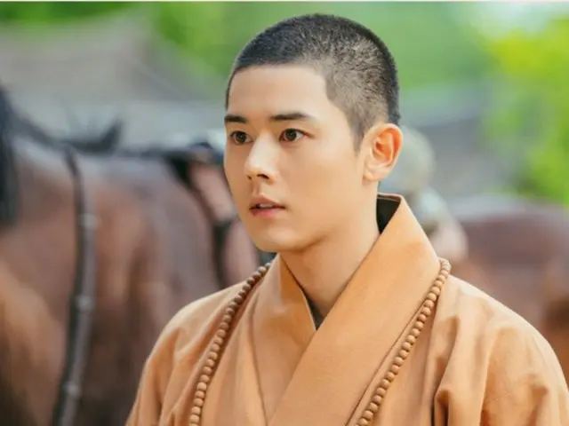 新ドラマ「高麗契丹戦争」、キム・ドンジュン（ZE：A）のスチール公開…僧侶姿から皇帝になった姿まで“破格ビジュアル”