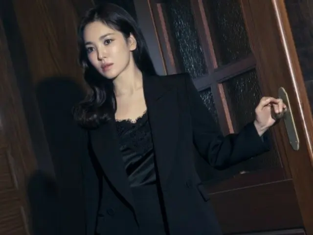 女優ソン・ヘギョ、時間が止まったような美しさ…越えられない蠱惑美あふれるグラビア