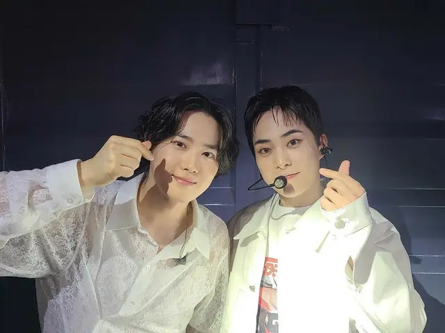 「EXO」スホ＆シウミン、仲良しツーショット…別にまた、一緒に“We Are One”