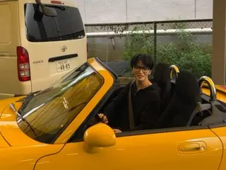 ジェジュンの横に座りたい、キュートなイエローのスポーツカー公開…「very lovely car」（動画あり）