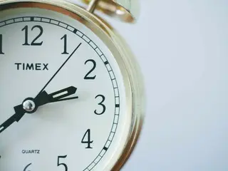 風水で玄関に時計って置いてもいいの？運気アップのポイントは？