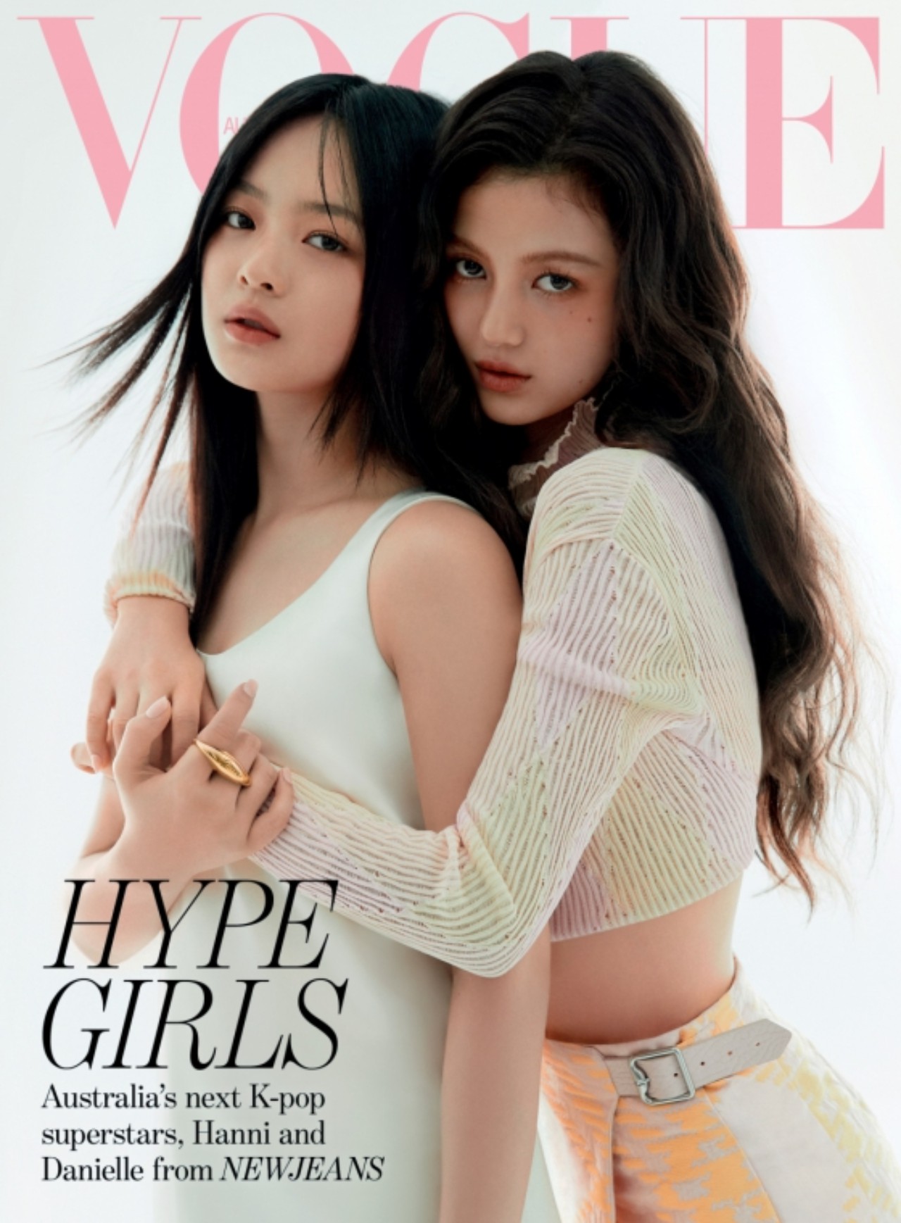 W Korea 2023年 7月号【表紙：ハニ（NewJeans）】 : Magazine