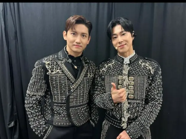 「東方神起」、皇太子のような凛々しい姿…香港公演終了