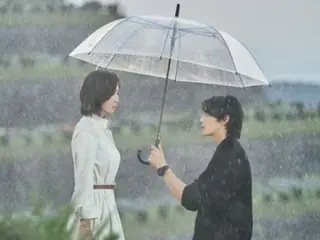 新ドラマ「ワンダフル・ワールド」ポスター初公開…キム・ナムジュに傘をさしかけるチャウヌ（ASTRO）