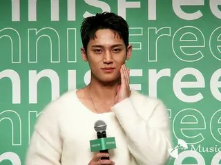 SEVENTEEN MINGYU、カジュアルコーデ　美肌を褒められ照れる